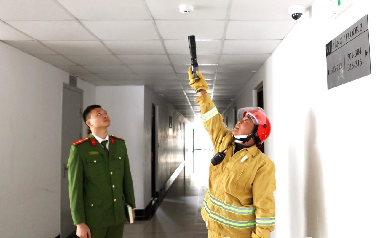 Việc so sánh dịch vụ và chi phí giúp doanh nghiệp chọn đúng đối tác bảo trì PCCC phù hợp